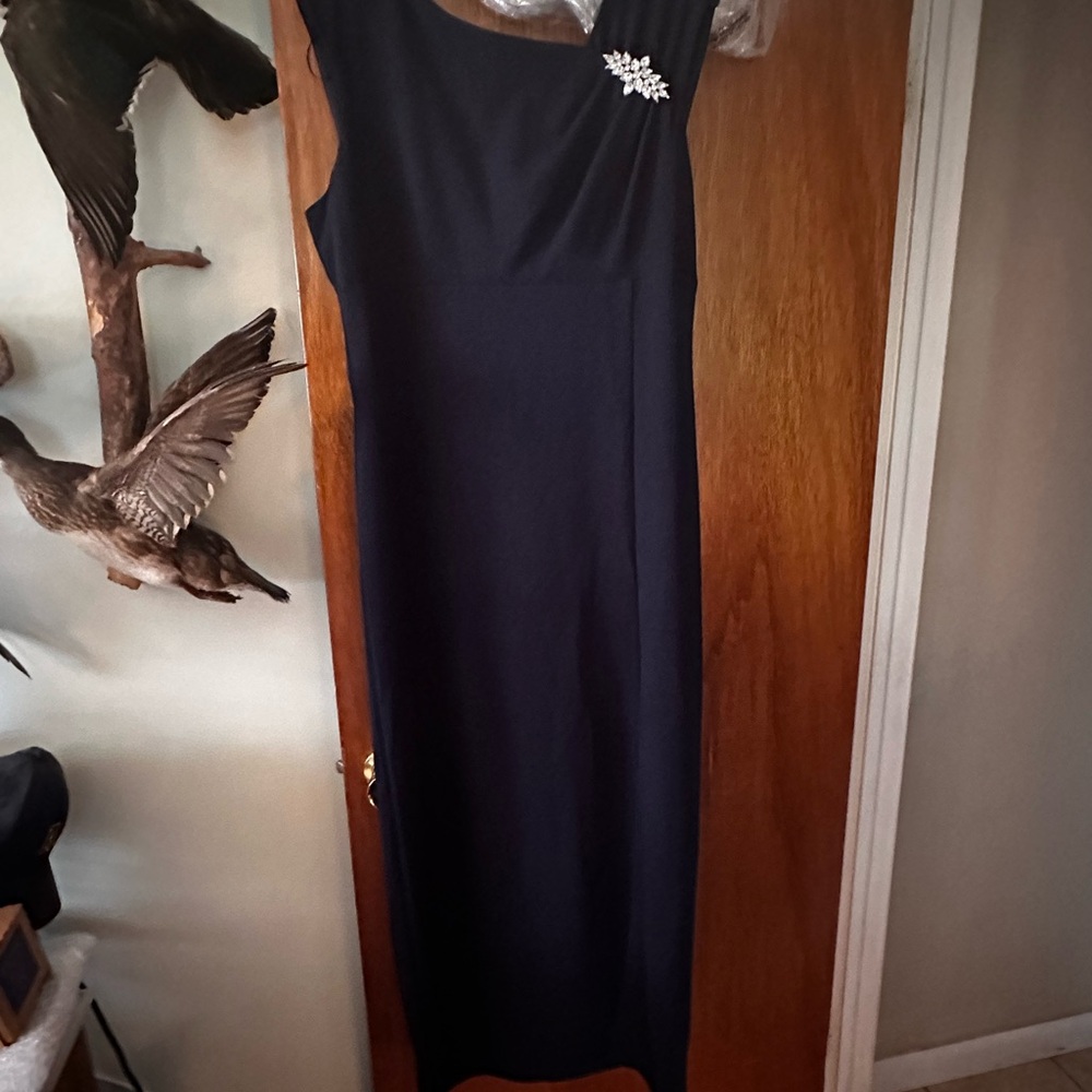 SLNY Navy sleeveless evening dress